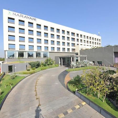 Narayani Heights Hotel&Resort Ahmedabad Bagian luar foto
