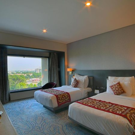 Narayani Heights Hotel&Resort Ahmedabad Bagian luar foto