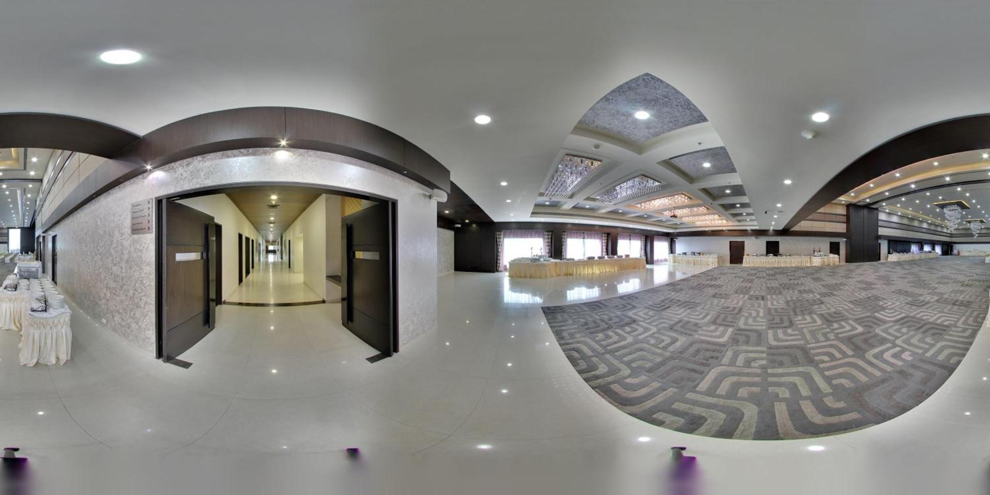 Narayani Heights Hotel&Resort Ahmedabad Bagian luar foto
