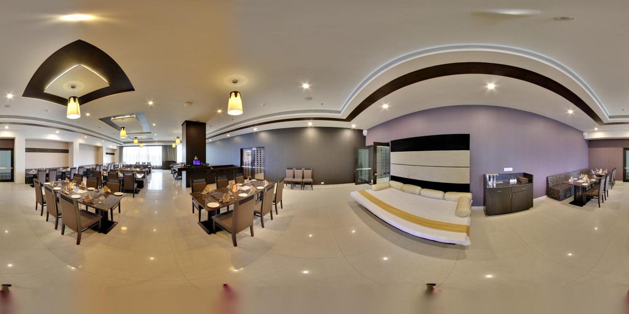 Narayani Heights Hotel&Resort Ahmedabad Bagian luar foto