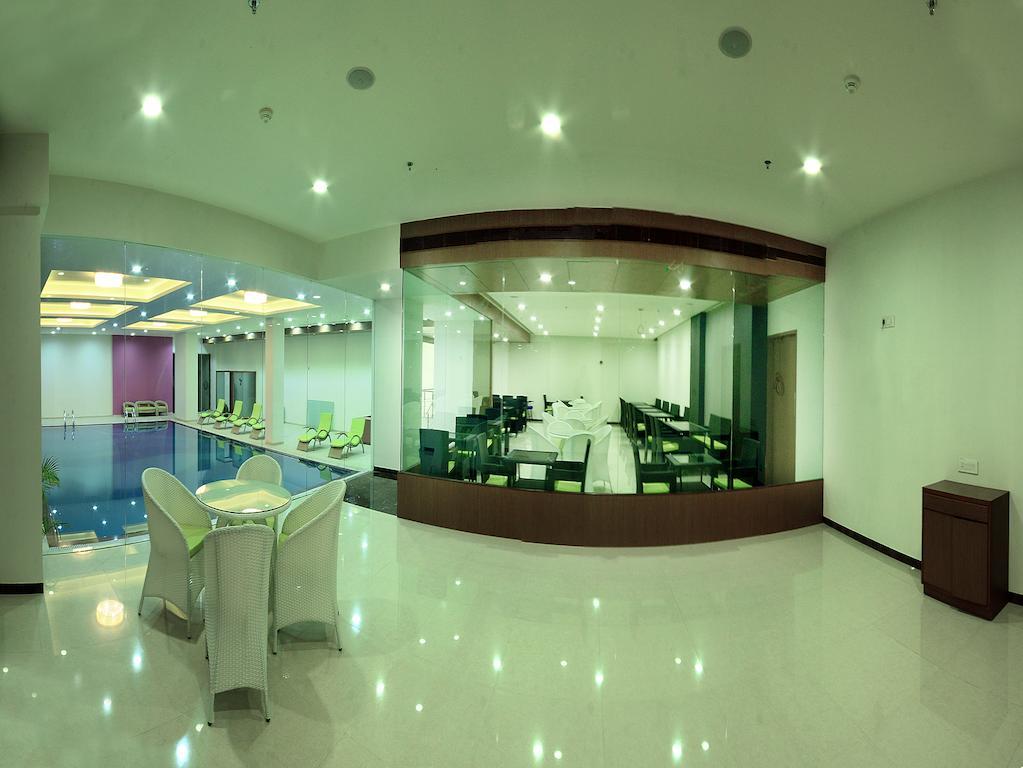 Narayani Heights Hotel&Resort Ahmedabad Bagian luar foto