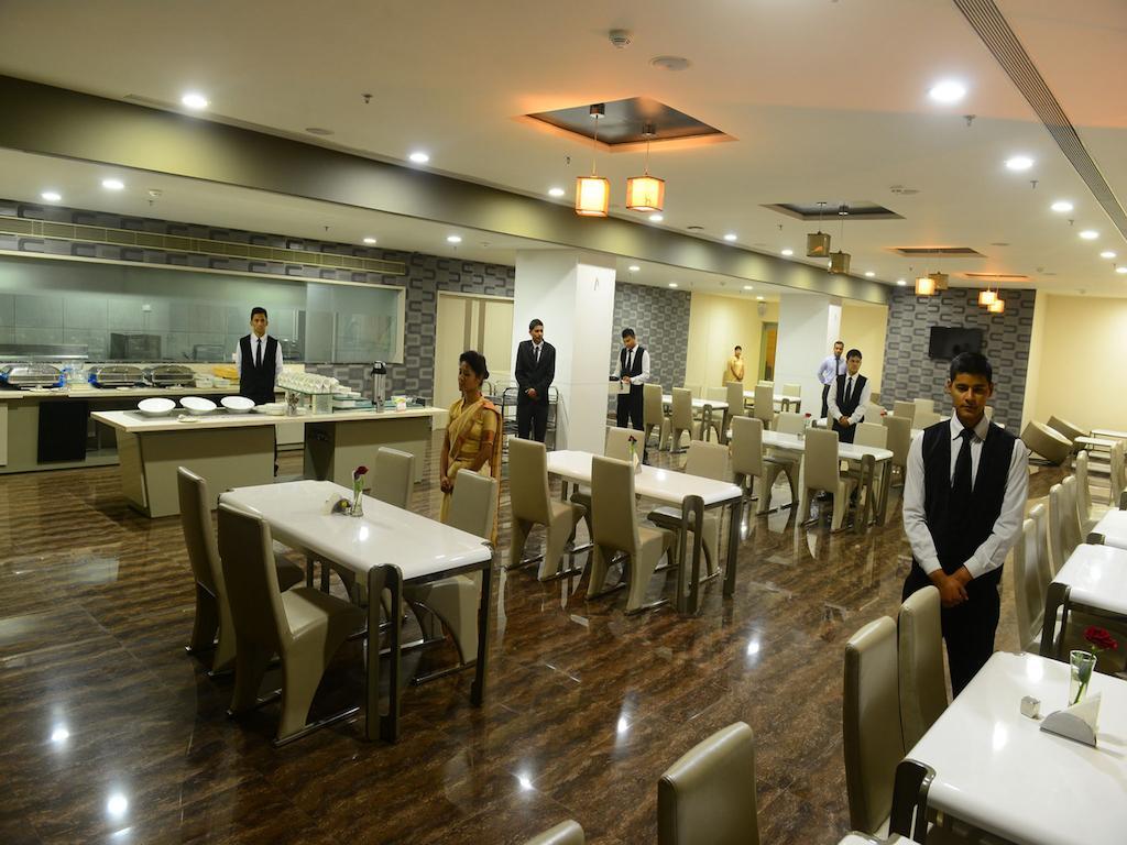 Narayani Heights Hotel&Resort Ahmedabad Bagian luar foto