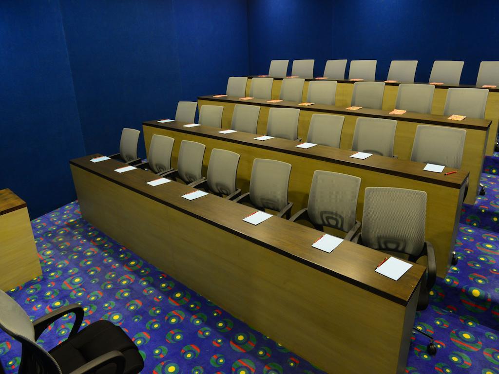 Narayani Heights Hotel&Resort Ahmedabad Bagian luar foto