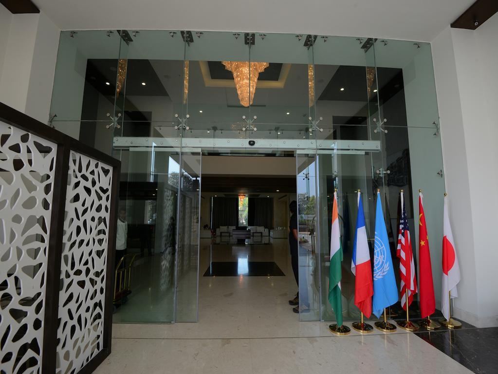 Narayani Heights Hotel&Resort Ahmedabad Bagian luar foto
