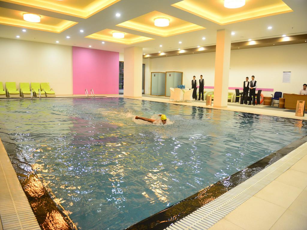 Narayani Heights Hotel&Resort Ahmedabad Bagian luar foto