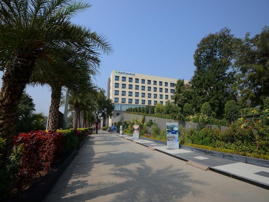 Narayani Heights Hotel&Resort Ahmedabad Bagian luar foto