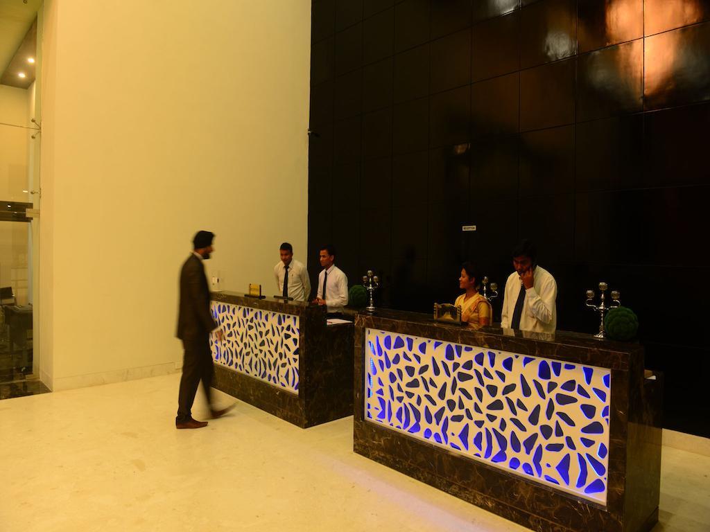 Narayani Heights Hotel&Resort Ahmedabad Bagian luar foto