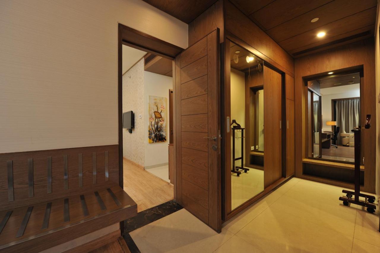 Narayani Heights Hotel&Resort Ahmedabad Bagian luar foto