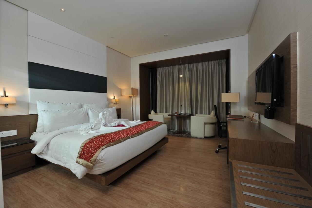 Narayani Heights Hotel&Resort Ahmedabad Bagian luar foto