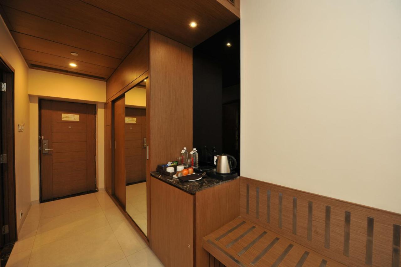 Narayani Heights Hotel&Resort Ahmedabad Bagian luar foto