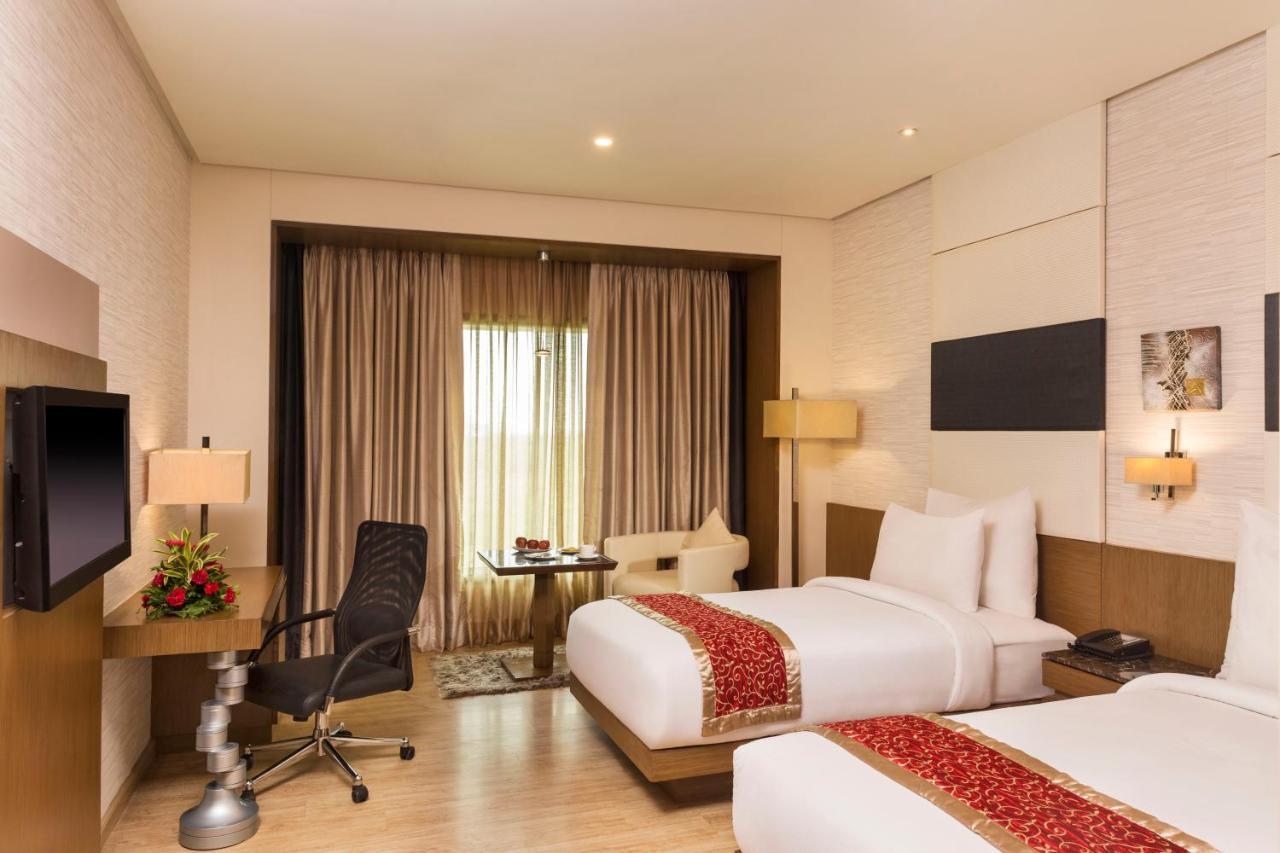 Narayani Heights Hotel&Resort Ahmedabad Bagian luar foto